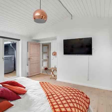 Feriehus Beautiful In With Sauna *